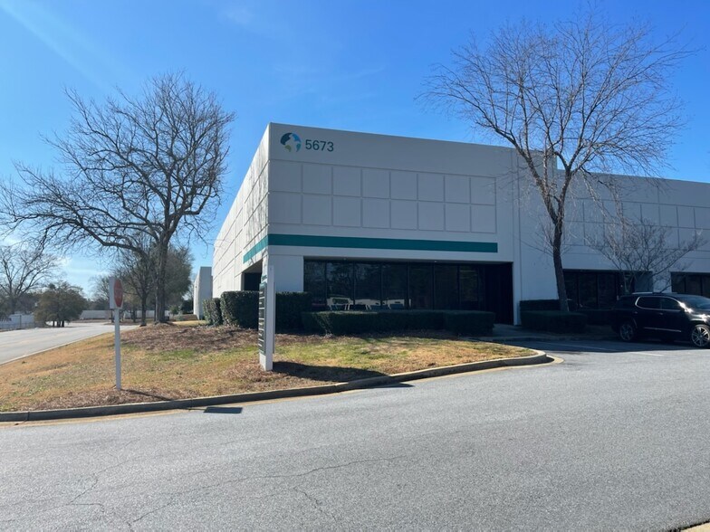 5673 Old Dixie Hwy, Forest Park, GA à louer - Photo de l’immeuble – Image 1 sur 4