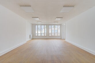 146 Rue Saint-Denis, Paris à louer Photo intérieure– Image 1 sur 10