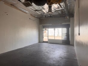 2626 N Figueroa St, Los Angeles, CA à louer Photo intérieure– Image 2 sur 5