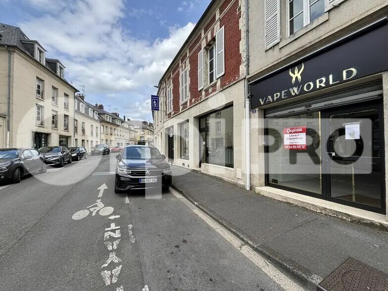 Local commercial dans Compiègne à louer - Photo de l’immeuble – Image 3 sur 4