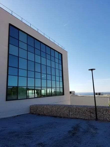 Bureau dans La Ciotat à vendre - Photo de l’immeuble – Image 2 sur 9