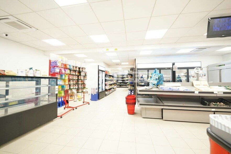 Local commercial dans Villeurbanne à louer - Photo intérieure – Image 1 sur 10