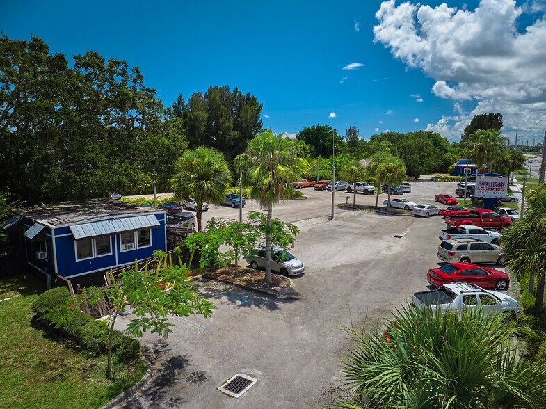 2155 NE Federal Hwy, Stuart, FL à louer - Photo de l’immeuble – Image 3 sur 11