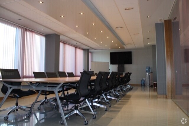 Bureau dans Pozuelo de Alarcón, Madrid à vendre - Photo de l’immeuble – Image 3 sur 4