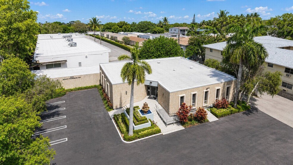 Sans Souci Blvd, Miami, FL à vendre - Photo de l’immeuble – Image 1 sur 37