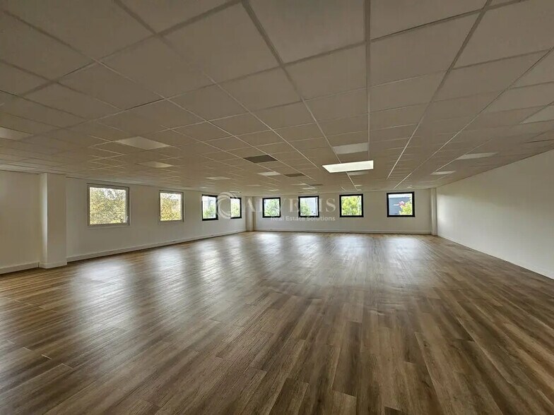 Bureau dans Gennevilliers à louer - Photo de l’immeuble – Image 3 sur 8