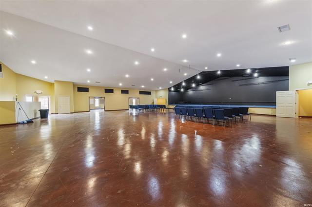 11499 Nobles Chapel Rd, Elberfeld, IN à vendre - Photo de l’immeuble – Image 3 sur 19