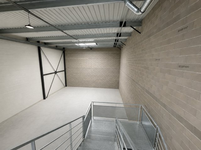 Plus de détails pour Local d'activités à louer