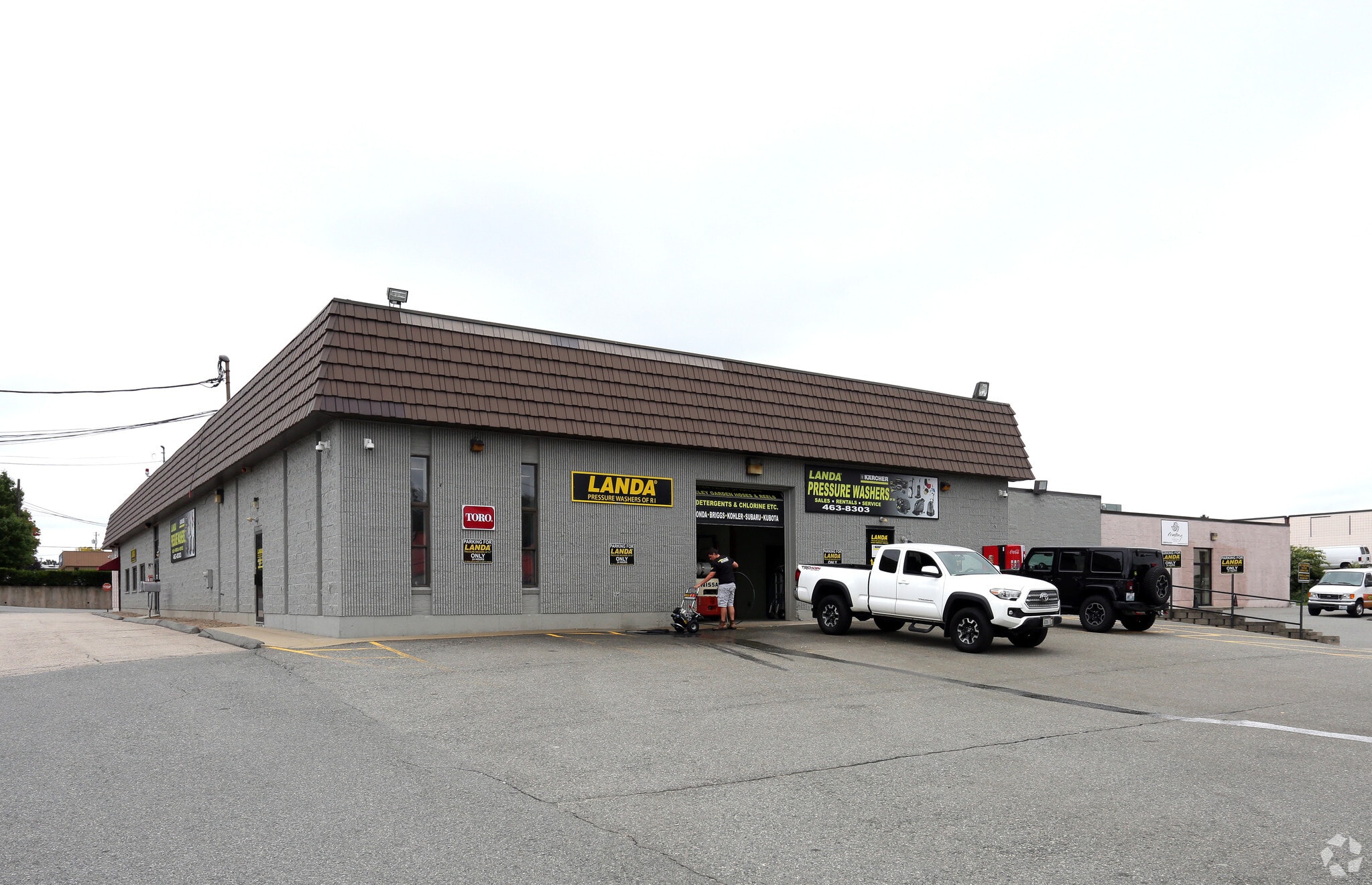 11 Comstock Pky, Cranston, RI à vendre Photo principale– Image 1 sur 33