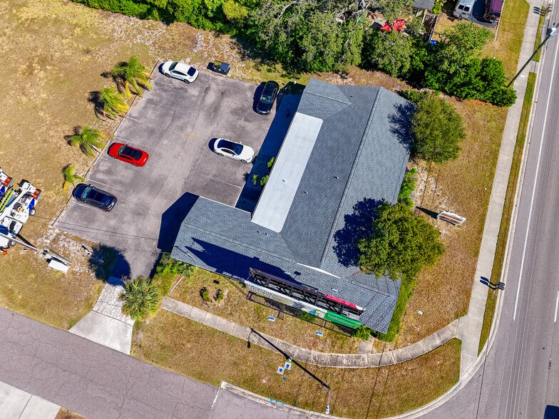 14385 Walsingham Rd, Largo, FL à vendre - Photo de l’immeuble – Image 3 sur 23