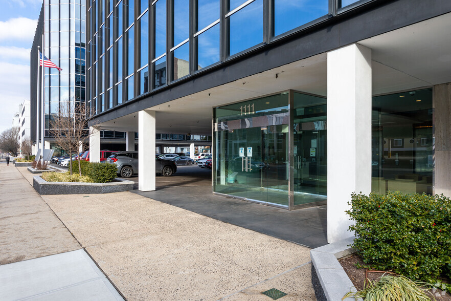 1111 Summer St, Stamford, CT à louer - Photo de l’immeuble – Image 2 sur 4
