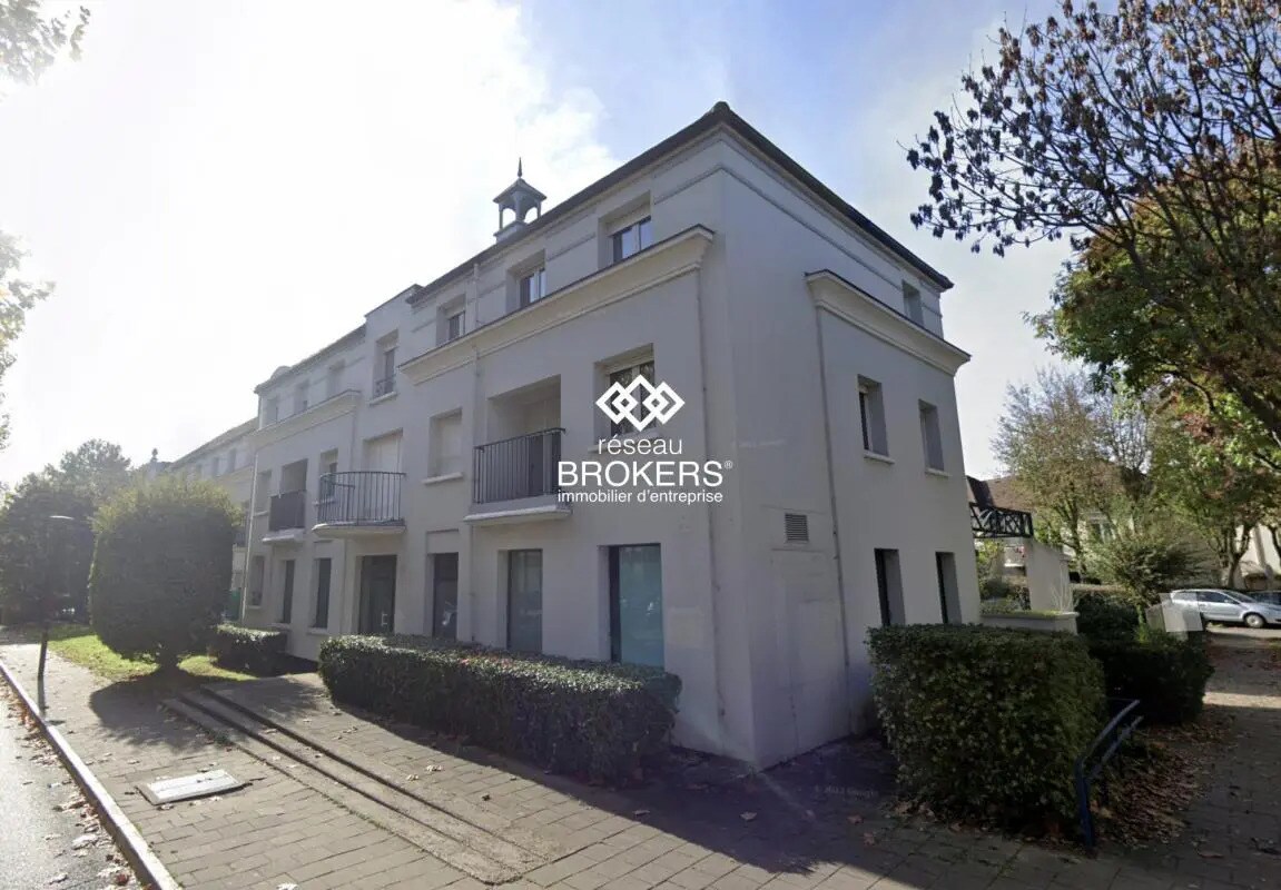 Local commercial dans Bussy-Saint-Georges à louer Photo de l’immeuble– Image 1 sur 5