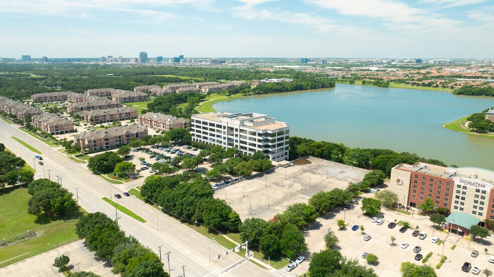 11511 Luna Rd, Dallas, TX à louer - Photo de l’immeuble – Image 2 sur 12
