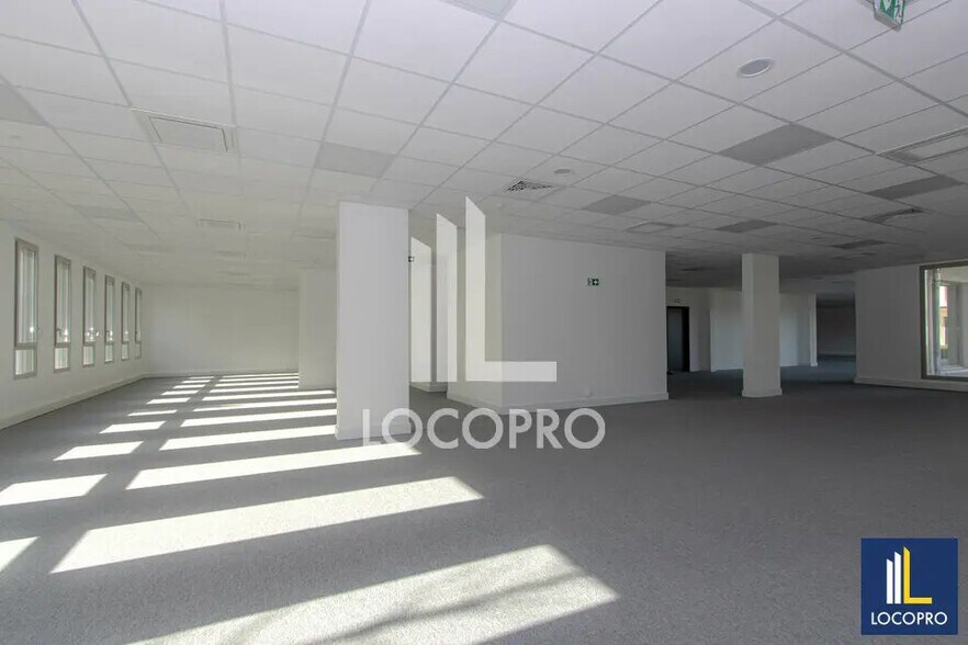 Bureau dans Aix-en-Provence à louer - Photo de l’immeuble – Image 3 sur 26