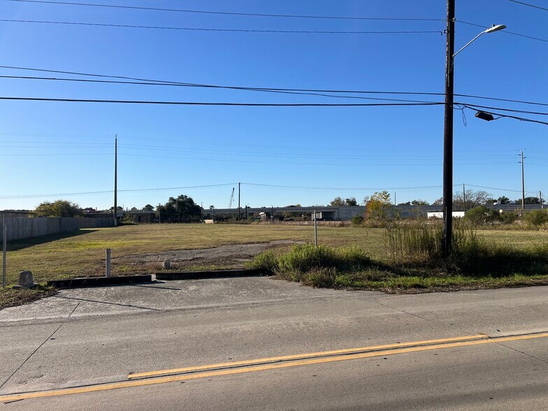 Cedar Drive, La Marque, TX à louer - Photo de l’immeuble – Image 3 sur 3