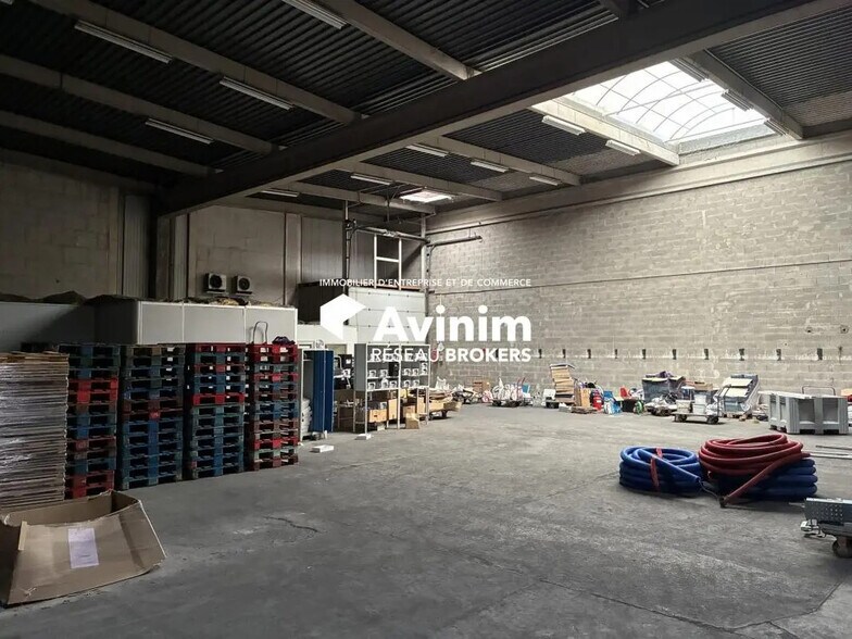 Industriel/Logistique dans Vitrolles à louer - Photo de l’immeuble – Image 2 sur 8
