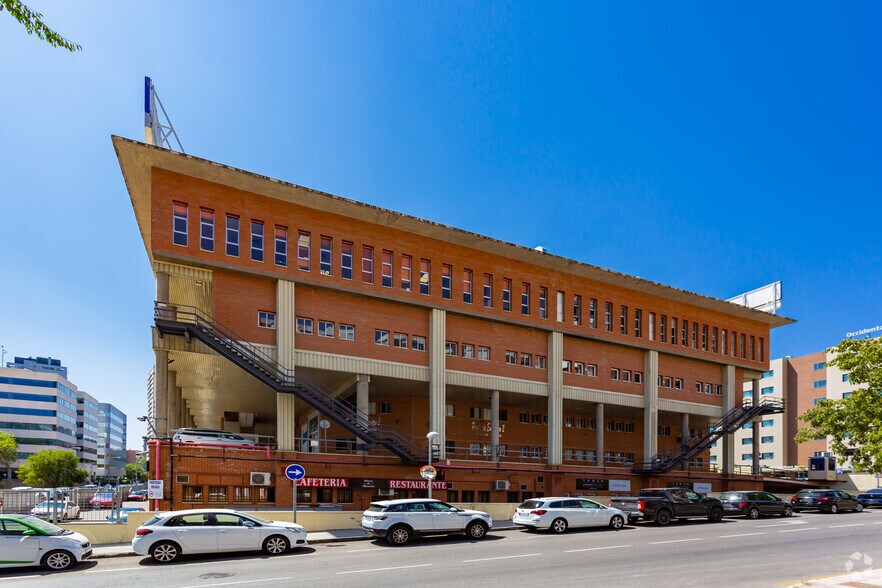 Avenida de Manoteras, 22, Madrid, Madrid à louer - Photo de l’immeuble – Image 1 sur 4