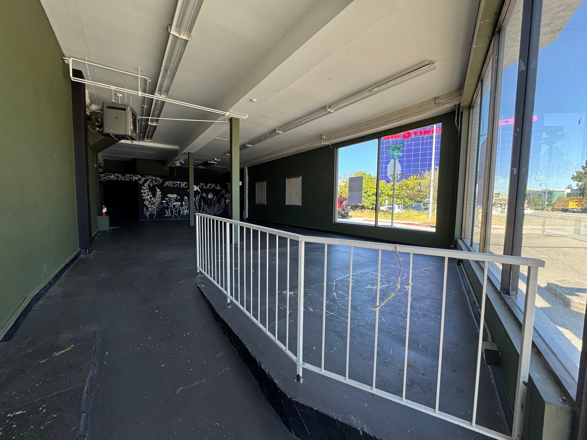 2200 S El Camino Real, San Mateo, CA à louer Photo intérieure– Image 1 sur 12