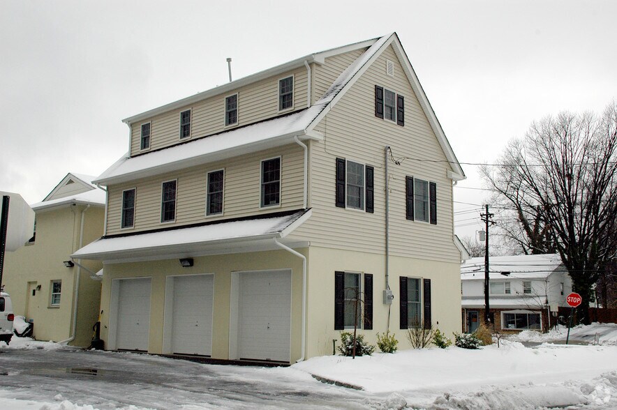 1594 E Second St, Scotch Plains, NJ à vendre - Photo de l’immeuble – Image 3 sur 4