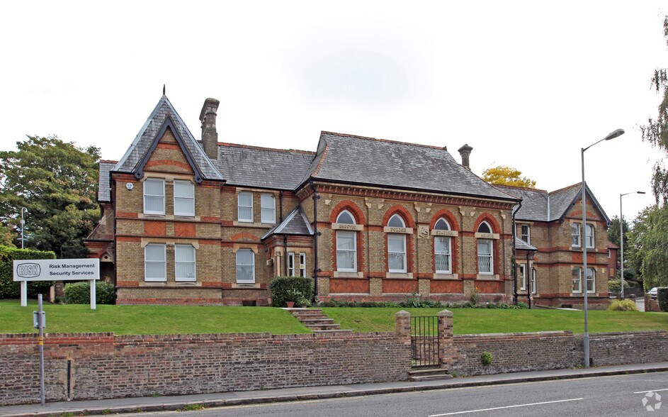 Hughenden Rd, High Wycombe à louer - Photo principale – Image 1 sur 11