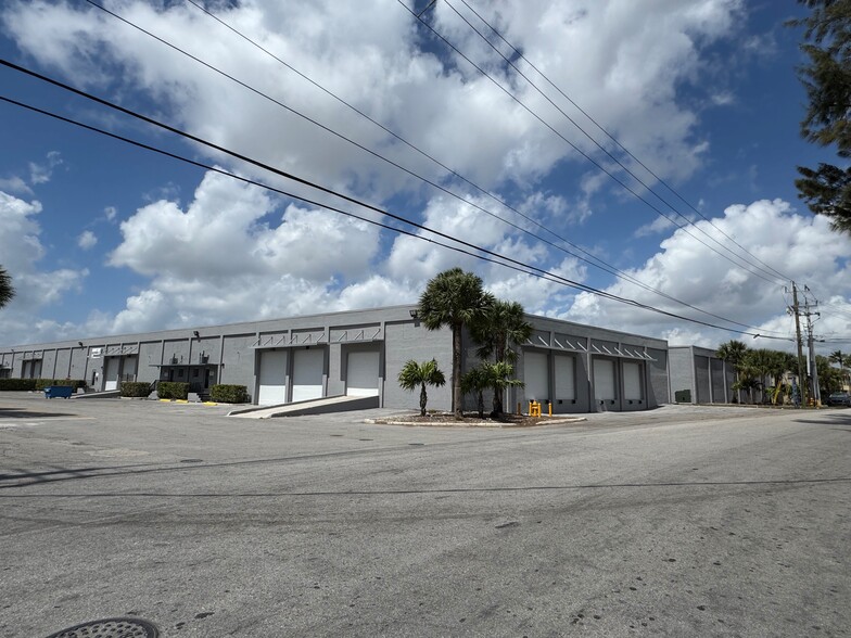 7441-7571 NW 78th St, Medley, FL à louer - Photo de l’immeuble – Image 3 sur 24