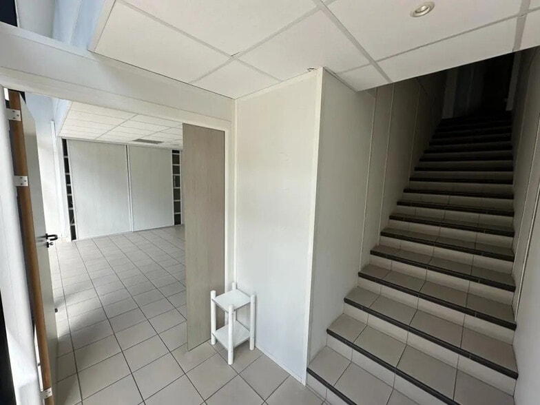 Local commercial dans Puget-sur-Argens à vendre - Photo de l’immeuble – Image 3 sur 13