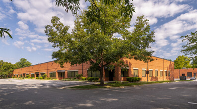100-166 Business Center Dr, Reisterstown, MD à louer Photo de l’immeuble– Image 1 sur 1