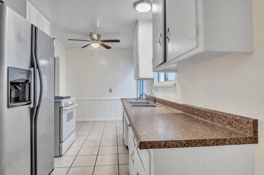 13226 Vanowen St, North Hollywood, CA à vendre - Photo de l’immeuble – Image 3 sur 9
