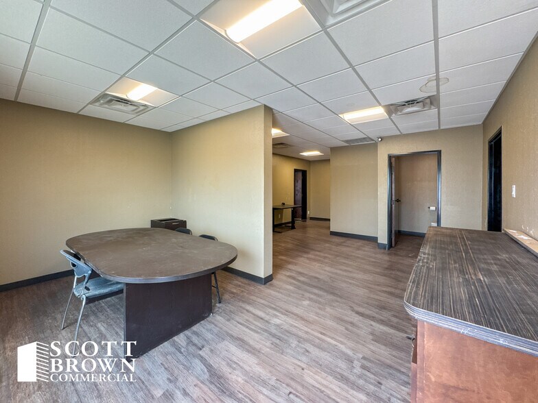 3912 E McKinney St, Denton, TX à louer - Photo de l’immeuble – Image 2 sur 11