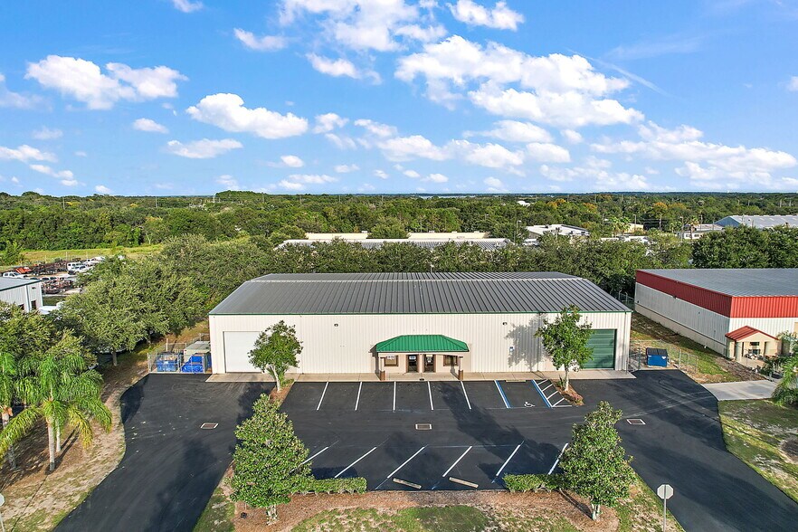 1811 Greenleaf Ln, Leesburg, FL à louer - Photo de l’immeuble – Image 1 sur 29