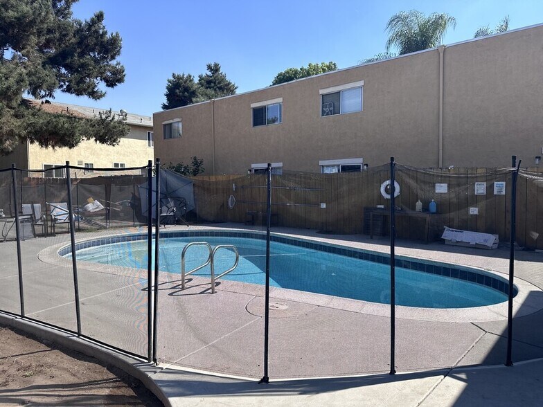 431 Graves Ave, El Cajon, CA à vendre - Photo de l’immeuble – Image 3 sur 4