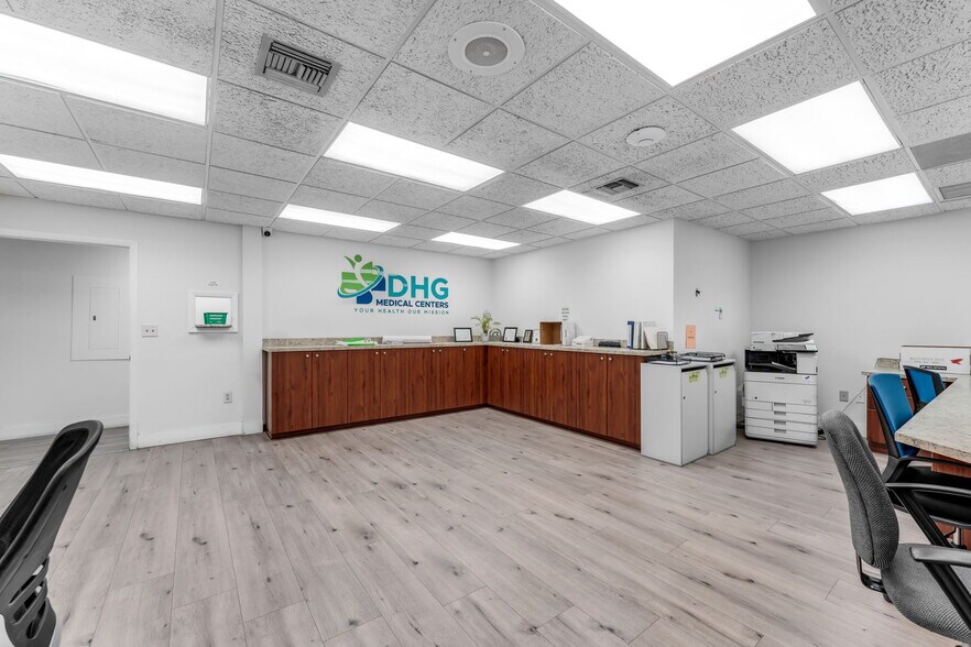7353 NW 4th St, Plantation, FL à vendre - Photo de l’immeuble – Image 3 sur 16