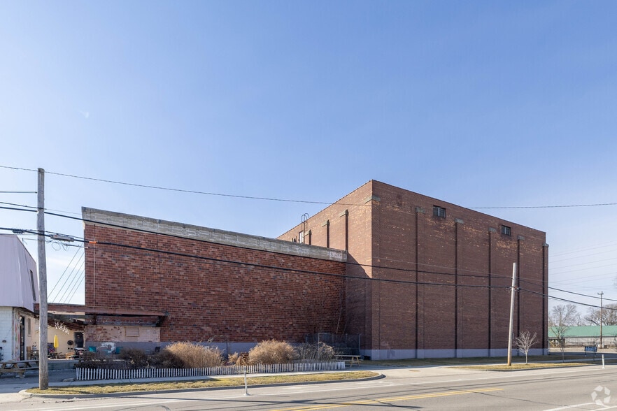 700-800 Woodward Hts, Ferndale, MI à louer - Photo principale – Image 2 sur 4
