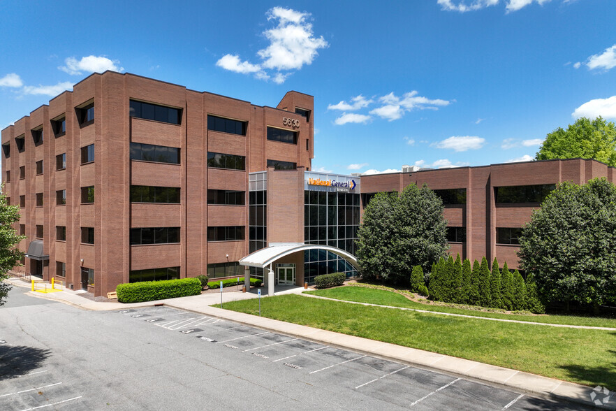 5630 University Pky, Winston-Salem, NC à louer - Photo principale – Image 1 sur 6