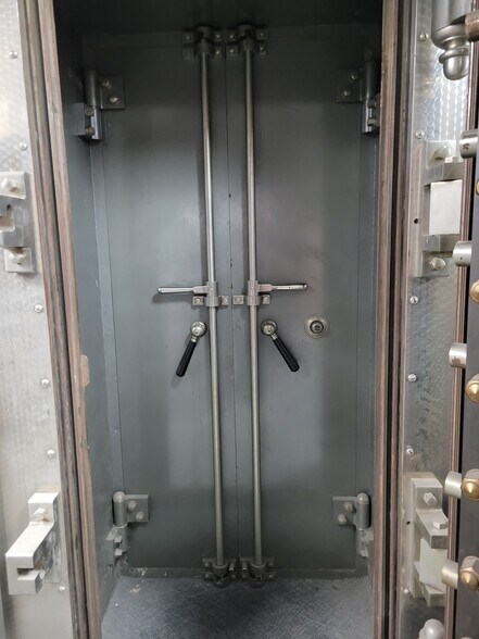 1760 W Florida Ave, Hemet, CA à vendre - Photo de l’immeuble – Image 3 sur 7