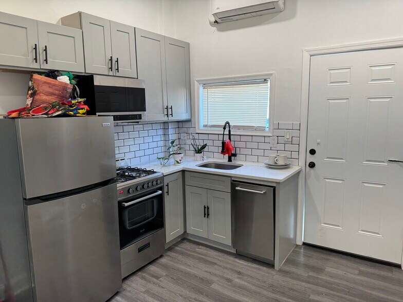 194 Woodward St, Jersey City, NJ à louer - Photo intérieure – Image 2 sur 14