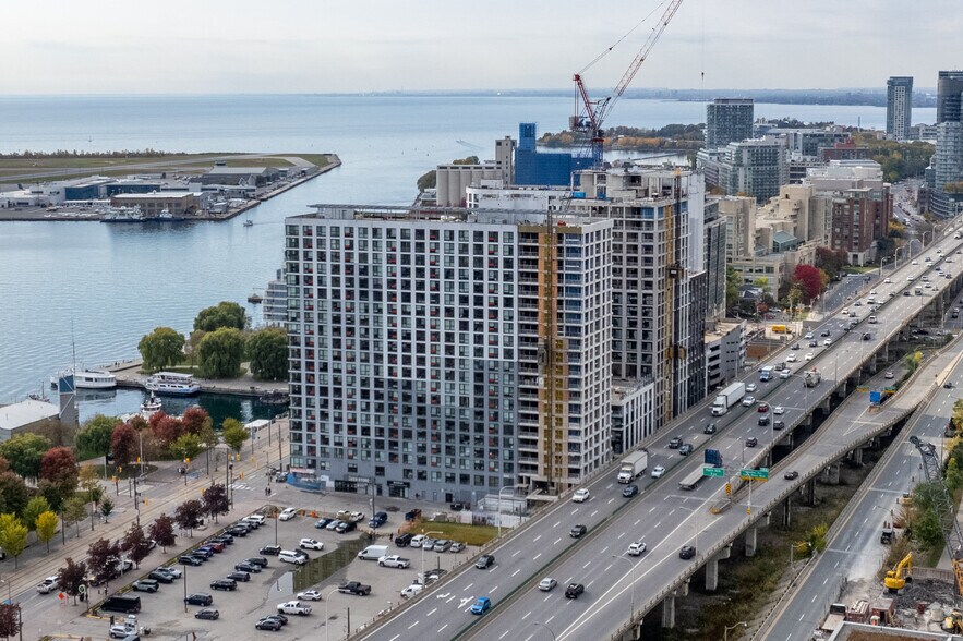 370 Queens Quay W, Toronto, ON à louer - Photo de l’immeuble – Image 2 sur 5