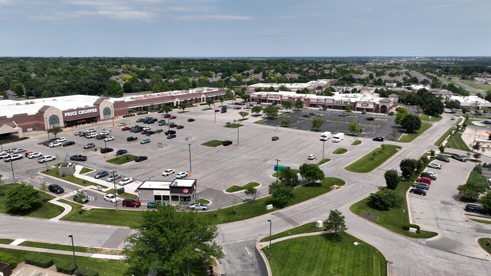 11440-11552 W 135th St, Overland Park, KS à louer - Photo de l’immeuble – Image 3 sur 8