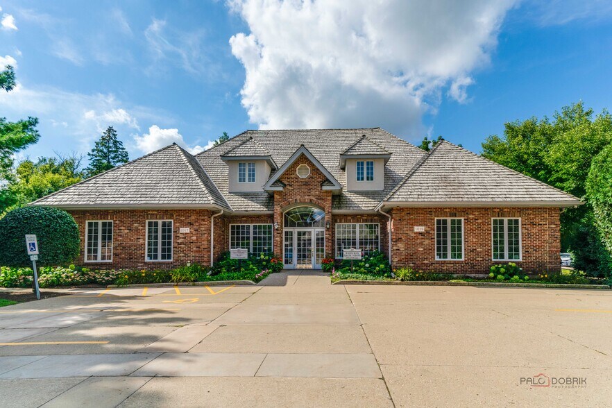1017-1019 W Park Ave, Libertyville, IL à vendre - Photo principale – Image 1 sur 45