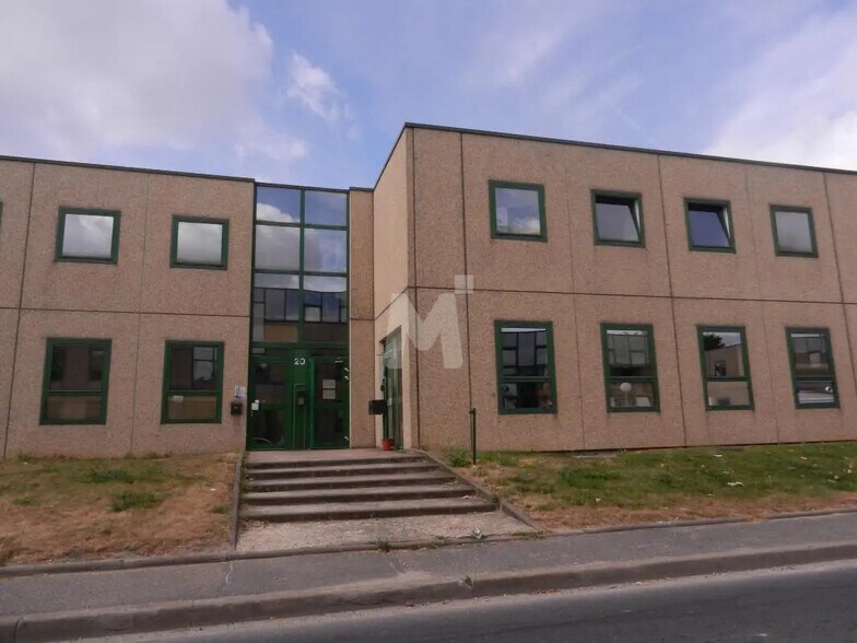 Bureau dans Viry-Châtillon à louer - Photo de l’immeuble – Image 3 sur 13