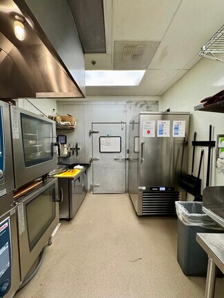 Plus de détails pour 595 N Moorpark Rd, Thousand Oaks, CA - Local commercial à louer