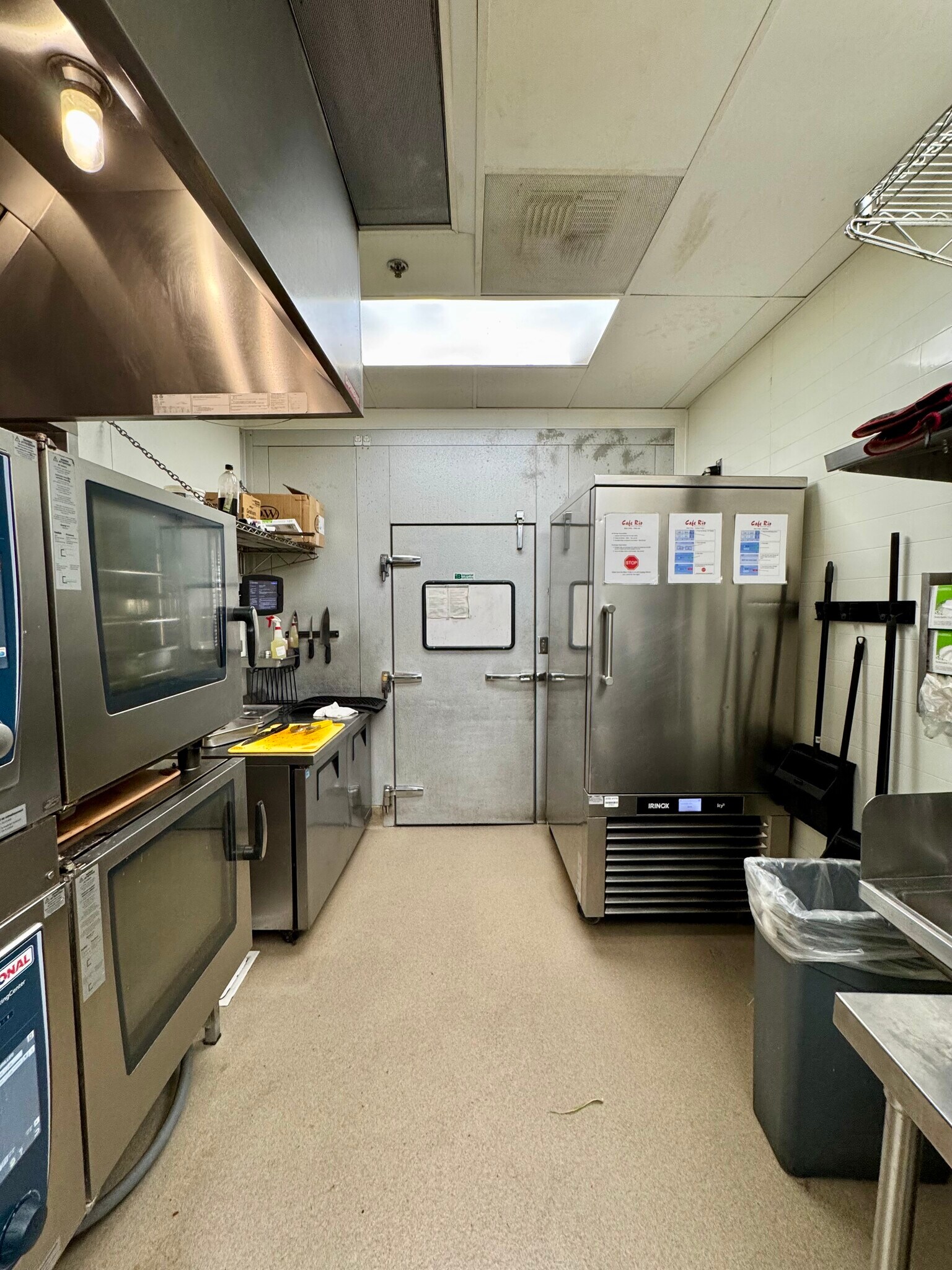 595 N Moorpark Rd, Thousand Oaks, CA à louer Photo principale– Image 1 sur 7