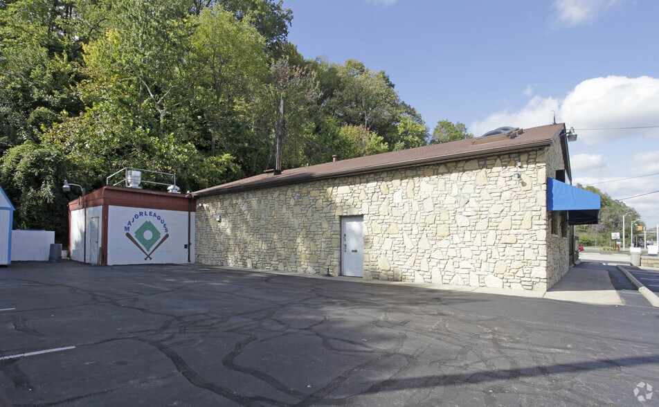 611 Pyramid Hill Blvd, Hamilton, OH à vendre - Photo de l’immeuble – Image 2 sur 2