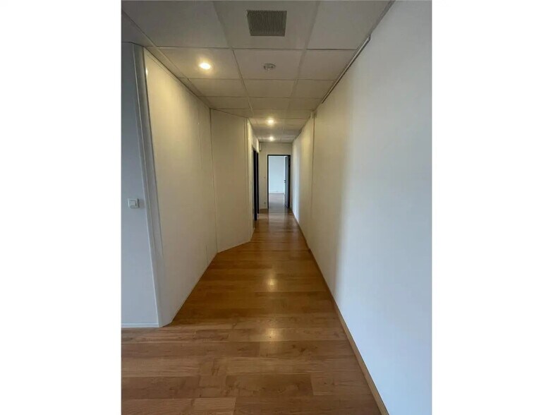 Bureau dans Saint-Grégoire à vendre - Photo intérieure – Image 3 sur 8