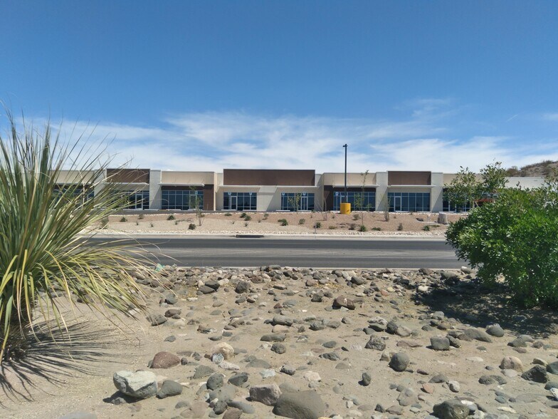4460 E Lohman Ave, Las Cruces, NM à louer - Photo principale – Image 1 sur 1
