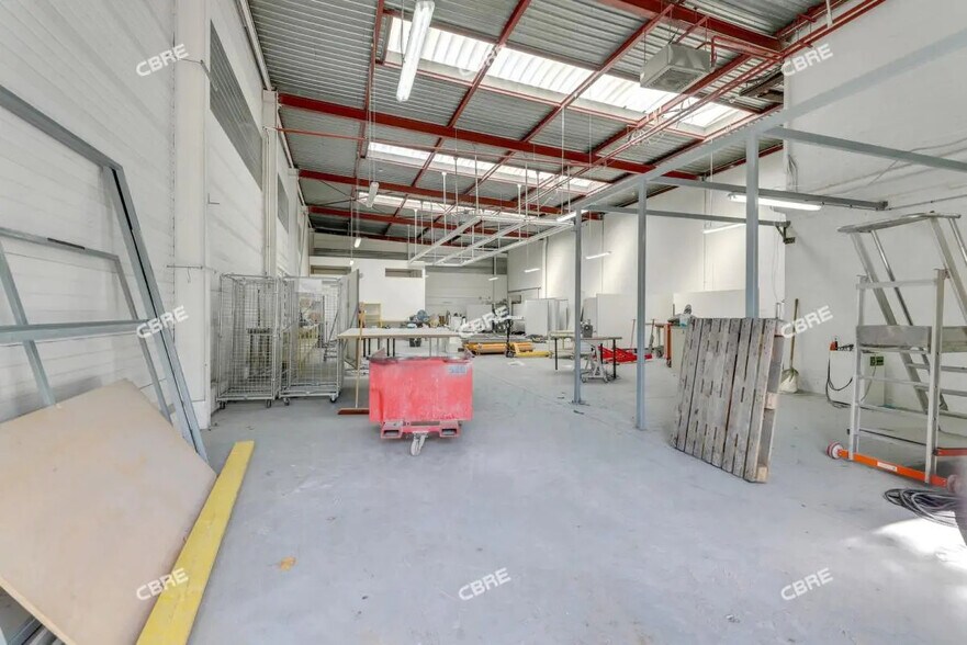 Local d’activités dans Buc à louer - Photo intérieure – Image 1 sur 8