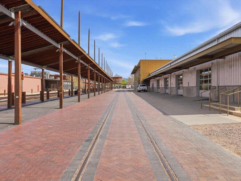 1607 Paseo De Peralta, Santa Fe, NM à louer - Photo de l’immeuble – Image 3 sur 17