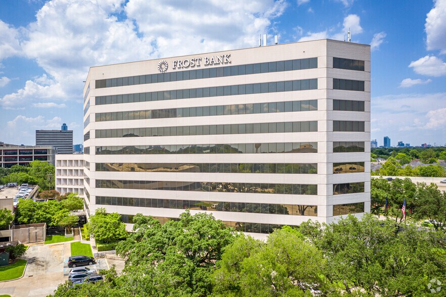 6750 West Loop South, Bellaire, TX à louer - Photo de l’immeuble – Image 3 sur 8