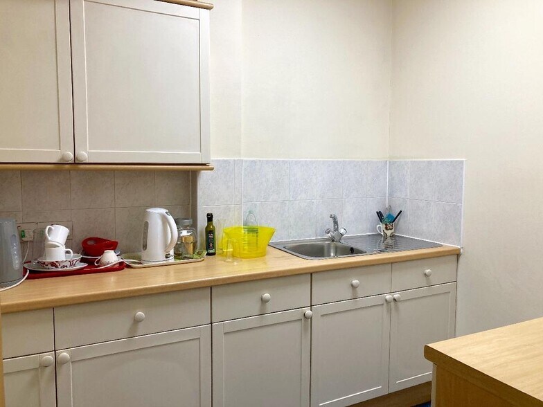 11-17 Fowler Rd, Ilford à louer - Photo de l’immeuble – Image 3 sur 13