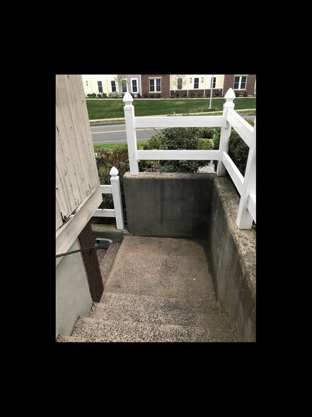 74 New London Tpke, Glastonbury, CT à louer - Photo de l’immeuble – Image 3 sur 4